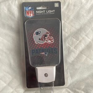 NWT  NFL  New England Patriot plug-in LED Night Light with sensor